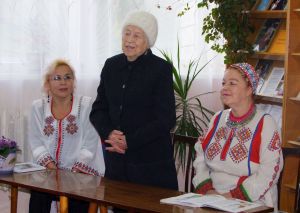 Валентина Эльби, Лидия Сарине, Лидия Филиппова. Н. Плотников сӑнӳкерчӗкӗ